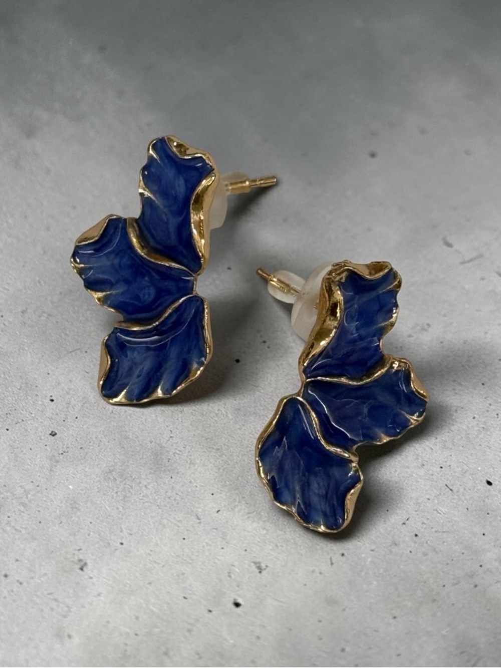 🫶🏻 Maple Leaf Dripping Stud Earrings with Gold Trim